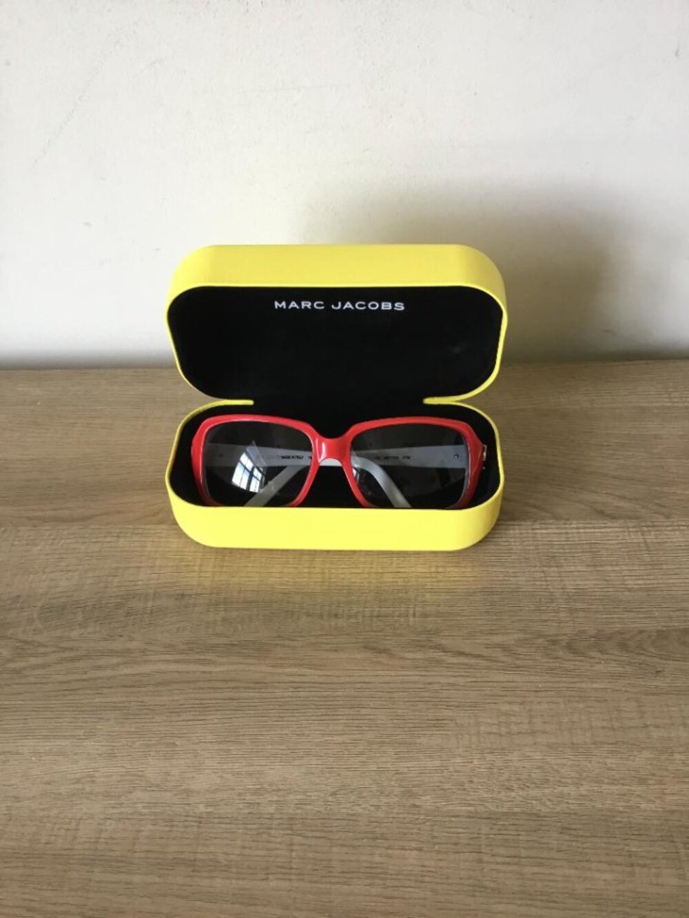 2 Pc Set Marc Jacobs Hard Shell Sunglasses Case & Kate Spade Sunglasses Mattie/S